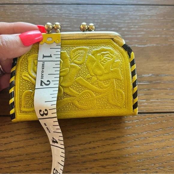 Sustainable leather embossed change purse - Picture 7 of 13